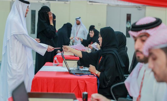 البحرينيون يتوجهون لمراكز الاقتراع في جولة الاعادة للانتخابات البرلمانية والبلدية البحرينيون يتوجهون لمراكز الاقتراع في جولة الاعادة للانتخابات البرلمانية والبلدية