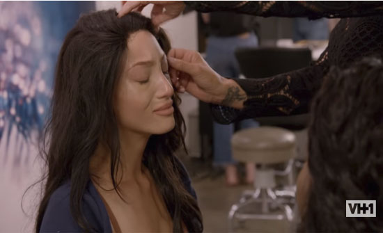 شاهدوا  العارضة الازياء التي أبكت الملايين (فيديو)