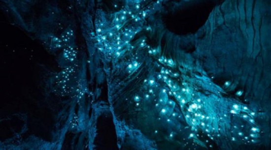 بالصور: كهف أحجاره تضيء كالجواهر