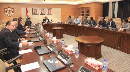 رئيس الوزراء يلتقي اعلاميين مشاركين في مؤتمر الأردنيين في الخارج