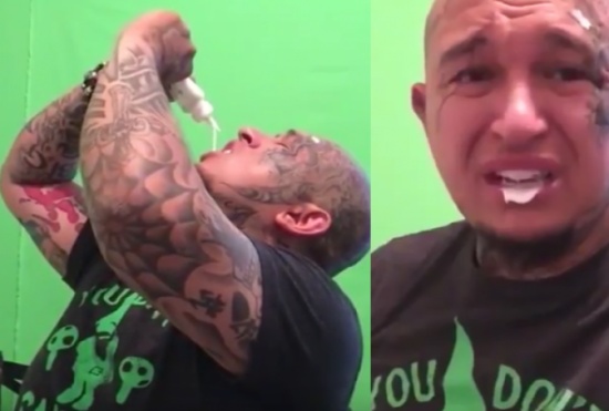 فيديو صادم| لن تصدق ماذا شرب هذا الرجل بتشجيع من زوجته!!