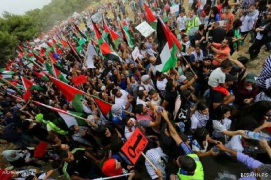 ملايين الفلسطينيين يشاركون في  مسيرات العودة