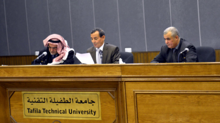 العبادي يلتقي أعضاء الهيئة الأكاديمية في الطفيلة التقنية العبادي يلتقي أعضاء الهيئة الأكاديمية في الطفيلة التقنية