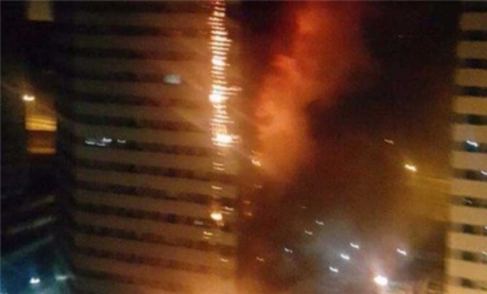 إصابات جراء حريق في برج سكني غرب طهران