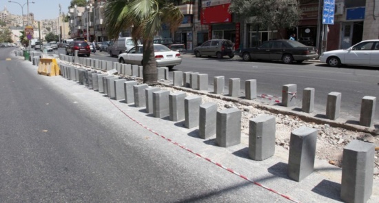 أعمال تأهيل للأرصفة والأطاريف والجزر الوسطية من رأس العين الى مجمع رغدان