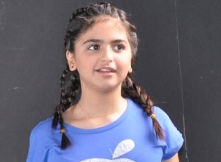 حلا الترك توجه رسالة حب لصديقتيها.. شاهد