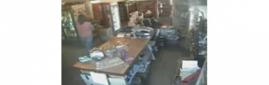 أميركي يتهم الأشباح بتحطيم أواني متجره!