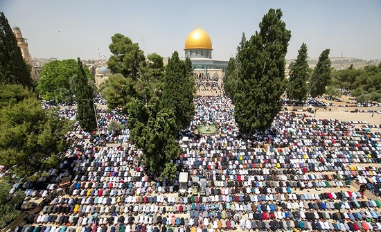 50 ألفا يؤدون جمعة يوم عرفة في رحاب المسجد الأقصى 50 ألفا يؤدون جمعة يوم عرفة في رحاب المسجد الأقصى