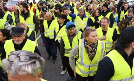 أصحاب السترات الصفراء يتظاهرون أمام المجلس التشريعي في كندا