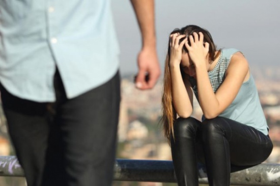 لماذا يهرب الشاب من حب التلميذة؟ لماذا يهرب الشاب من حب التلميذة؟