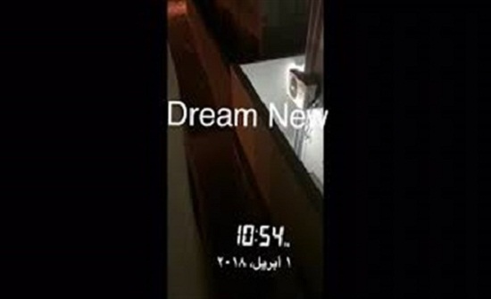 رجل يعتدي على زوجته بالضرب المبرح يثير غضب السعوديين (فيديو) رجل يعتدي على زوجته بالضرب المبرح يثير غضب السعوديين (فيديو)