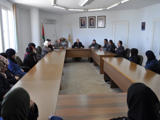 رئيس جامعة إربد يكرم موظفات الجامعة بمناسبة عيد الأم رئيس جامعة إربد يكرم موظفات الجامعة بمناسبة عيد الأم