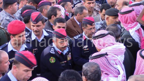 بالصور والفيديو .. محافظ اربد يعزي عائلة الجراروه باستشهاد اسامه بالصور والفيديو .. محافظ اربد يعزي عائلة الجراروه باستشهاد اسامه