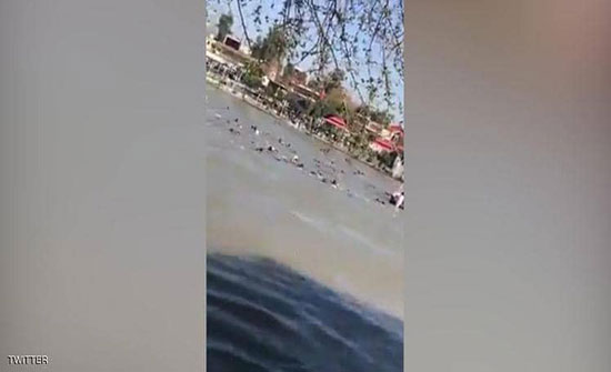 بالفيديو : وفاة أكثر من 70 شخصا إثر غرق عبارة بنهر دجلة في الموصل