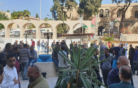 موظفون في بلديات غرب اربد والوسطية والطيبة والمزار يتوقفون عن العمل