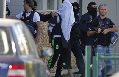 الفرنسي المشتبه بأنه قطع رأس ضحيته ينفي أن لديه دوافع جهادية