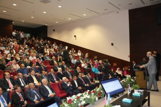 الرزاز: التحدي الاكبر في المناهج ليس في القيم ولكن في الانفتاح بثقة على الاخر