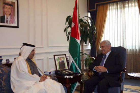 رئيس الوزراء يستقبل النائب العام في دولة قطر