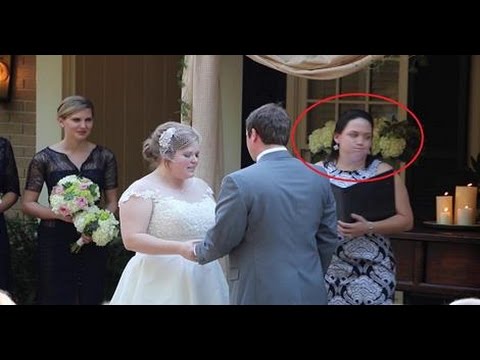 فيديو| موقف محرج.. ماذا حصل مع هذه الكاهنة