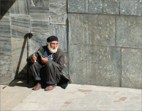 الافتاء : يجوز نقل الزكاة من بلد لآخر