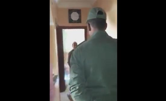 شاهد : رد فعل امرأة لحظة رؤيتها ابنها الجندي