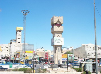 أهالي الزرقاء يشيدون باجراءات إزالة البسطات أهالي الزرقاء يشيدون باجراءات إزالة البسطات