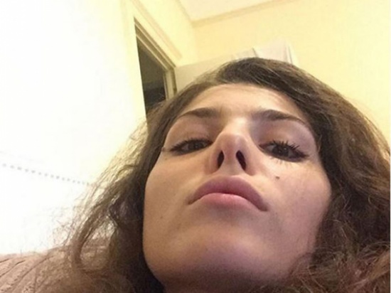 صور: عارضة أزياء بريطانية نشرت صورها العادية على إنستغرام فغادر آلاف المعجبين صور: عارضة أزياء بريطانية نشرت صورها العادية على إنستغرام فغادر آلاف المعجبين