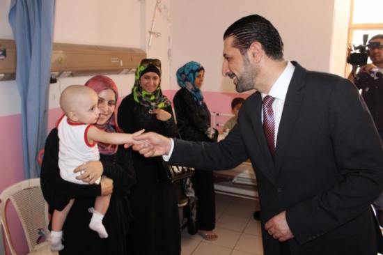 "القضاة " في زيارة لقسم الاطفال في مستشفى البشير