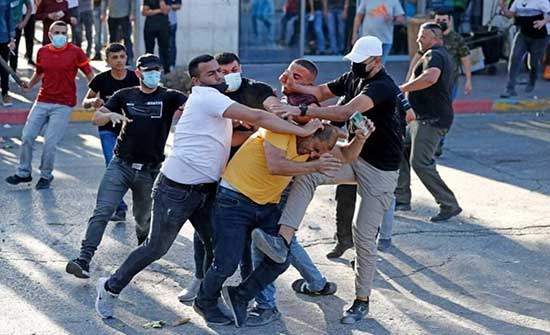 قمع لليوم الثاني برام الله لفعاليات التنديد بمقتل الناشط بنات .. بالفيديو قمع لليوم الثاني برام الله لفعاليات التنديد بمقتل الناشط بنات .. بالفيديو
