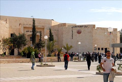 يوم اكاديمي متخصص في تكنولوجيا الحاسوب في الهاشمية