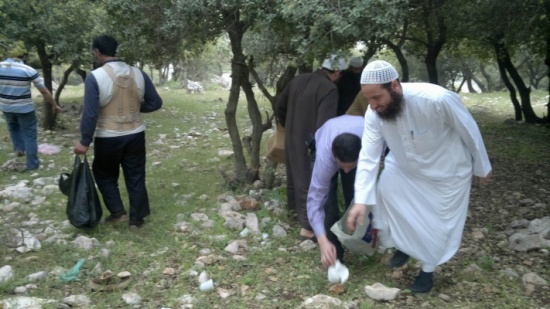جمعية التكافل الخيرية تطلق حملة تنظيف المناطق الطبيعية في عجلون