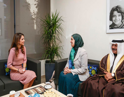 الملكة تلتقي الامين العام للمجلس الاعلى للمرأة في البحرين