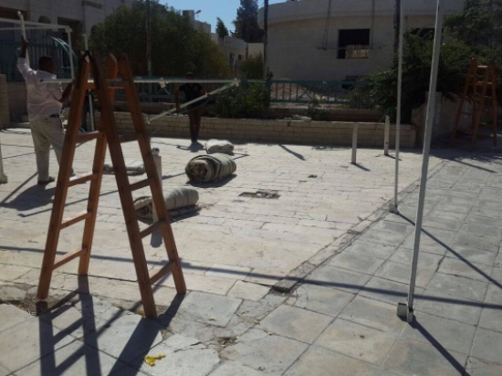 بالصور .. الأجهزة الأمنية تزيل خيمة تضامن مع الاقصى في إربد