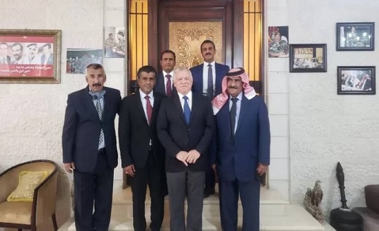 الملك في دارة العين جمال الشوابكة معزيا بوفاة نجله الملك في دارة العين جمال الشوابكة معزيا بوفاة نجله