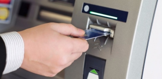 لماذا تخرج بطاقة الائتمان قبل النقود؟ إليكم السبب