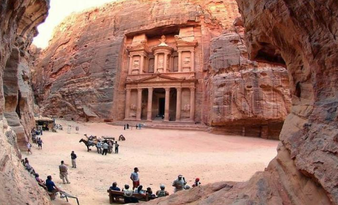 3ر5 مليار دولار عائدات المملكة من السياحة 2018