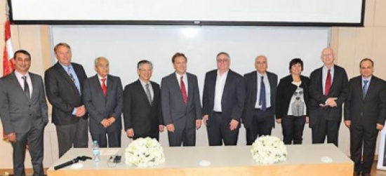 الجامعة الاميركية في بيروت تكرم احد اكاديمييها الاردني مخلوف حدادين