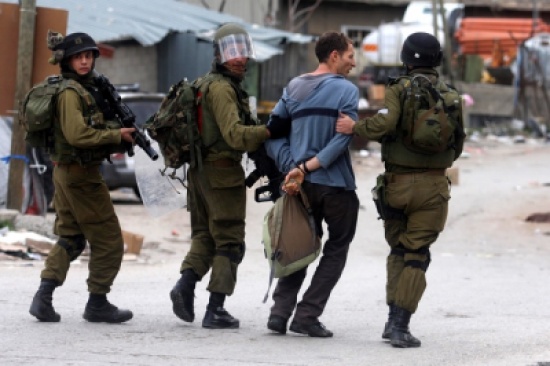 الاحتلال يعتقل 18 فلسطينيا الاحتلال يعتقل 18 فلسطينيا
