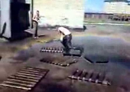 عمال إطفاء أرادوا اللعب بالماء لكن النتيجة كانت مؤلمة