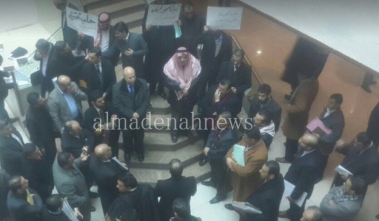 المحامون يعتصمون امام قصر العدل احتجاجا على زيارة نقيب المحامين للأسد