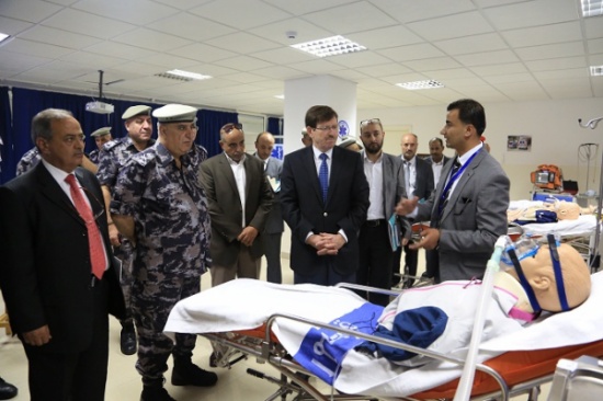 وزير الصحة  ومدير عام الدفاع المدني يبحثان سبل التعاون المشترك