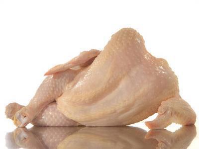 يحاول تهريب نصف طن من الدجاج فى سيارته الفولفو !!