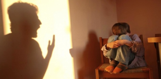 مصري يقتل نجله بطريقة بشعة لإرضاء زوجته