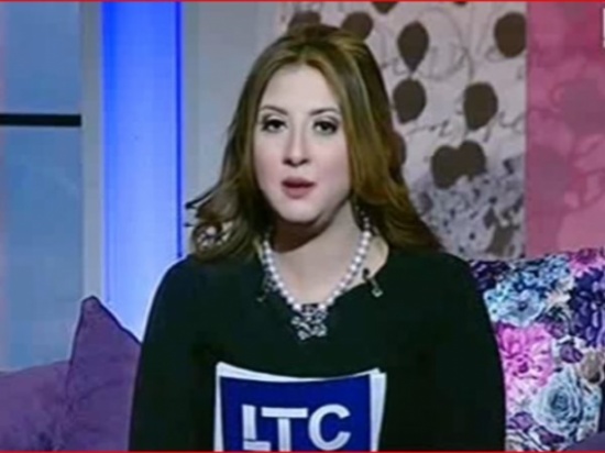 بالفيديو.. متصل يفاجئ مذيعة بوصلة من المغازلة والمعاكسة على الهواء