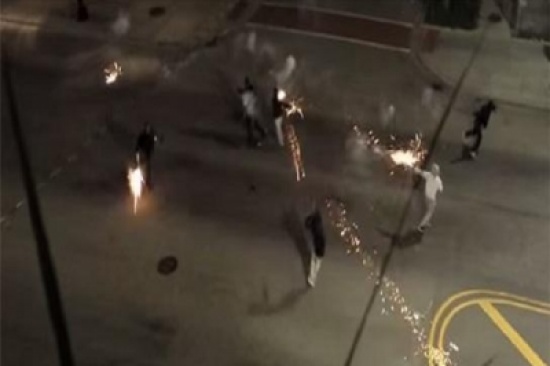 حرب شوارع بالألعاب النارية في شيكاغو