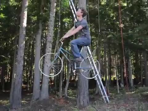 يستخدم الدراجة " مصعد " للمنزل