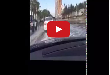 بالفيديو: سعوديان يتجولان بقارب وسط جدة بالفيديو: سعوديان يتجولان بقارب وسط جدة