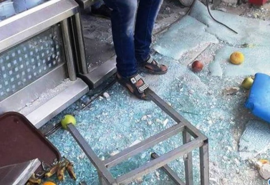 تحطيم مطعم في الرصيفة .. بسبب " مخلل "