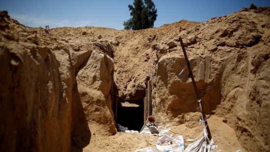 مصرع ناشط من القسام بانهيار نفق وسط قطاع غزة مصرع ناشط من القسام بانهيار نفق وسط قطاع غزة