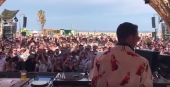 دي-جي يستعين بـ'جنو نطو' في برشلونة.. شاهد كيف كان ردّ فعل الجمهور!